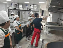 食堂厨具设备厂家告诉你食堂手机看片网址设备的采购标准是怎样的