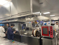 饭店餐饮猛火灶厂家告诉你餐饮手机看片网址设备和家用手机看片网址设备有什么不同